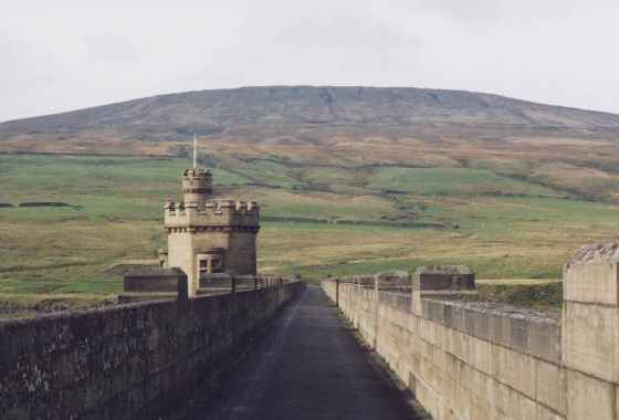 Angram dam 13 Oct 01.jpg (24203 bytes)