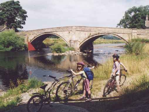 Bolton Bridge.jpg (32573 bytes)