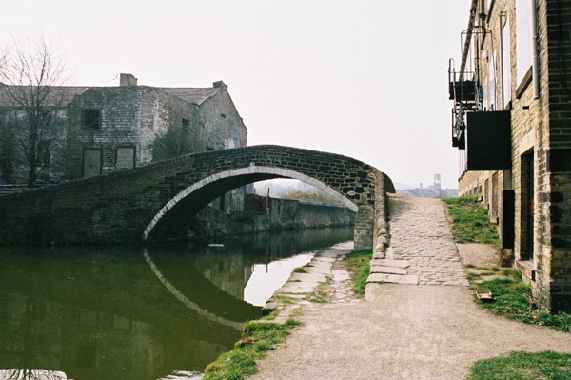 Leeds Liverpool Canal Shipley.jpg (30496 bytes)