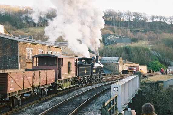 957 with goods train leaving Keighley.jpg (38767 bytes)